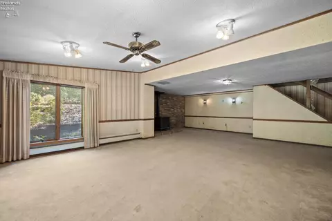 Living - 41180 Butternut Ridge Rd, Elyria, OH 44035 photo 7 of 7