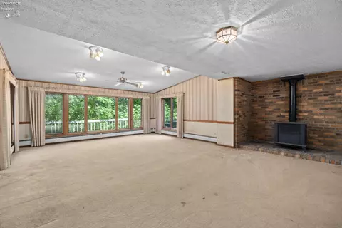 Living - 41180 Butternut Ridge Rd, Elyria, OH 44035 photo 3 of 7