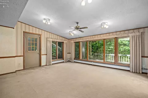 Living - 41180 Butternut Ridge Rd, Elyria, OH 44035 photo 5 of 7
