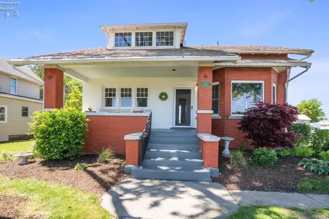 204 Monroe St, Port Clinton, OH 43452