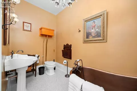 Bath - 403 E Adams, Sandusky, OH 44870 photo 6 of 11