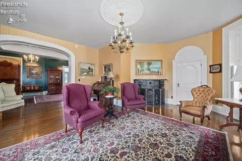Living - 403 E Adams, Sandusky, OH 44870 photo 6 of 11
