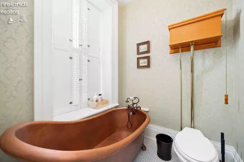 Bath - 403 E Adams, Sandusky, OH 44870 photo 5 of 11