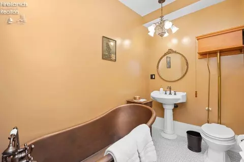 Bath - 403 E Adams, Sandusky, OH 44870 photo 7 of 11