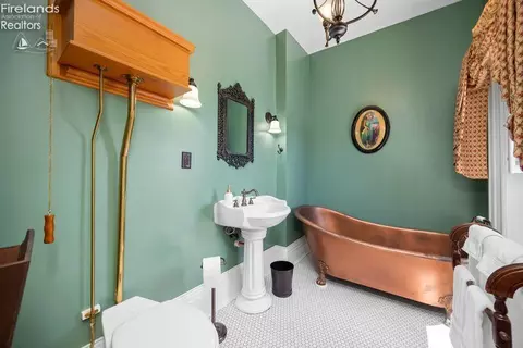 Bath - 403 E Adams, Sandusky, OH 44870 photo 9 of 11