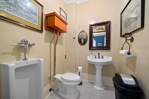 Bath - 403 E Adams, Sandusky, OH 44870 photo 2 of 11