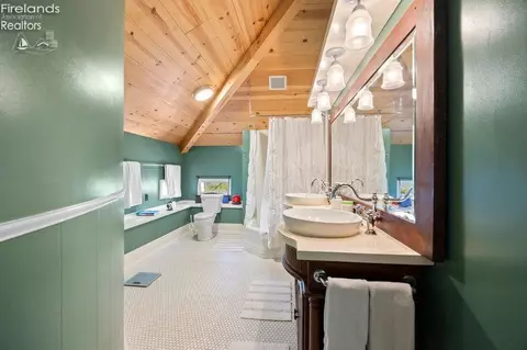 Bath - 403 E Adams, Sandusky, OH 44870 photo 10 of 11