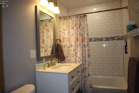 Bath - 7 Vandercook St, Norwalk, OH 44857 photo 1 of 3