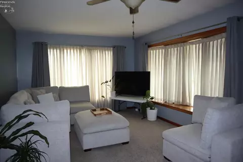 Living - 7 Vandercook St, Norwalk, OH 44857 photo 1 of 2