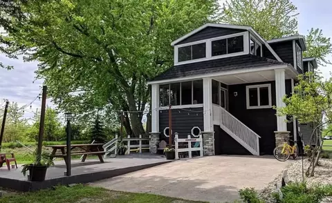 6632 San Diego Dr, Oak Harbor, OH 43449