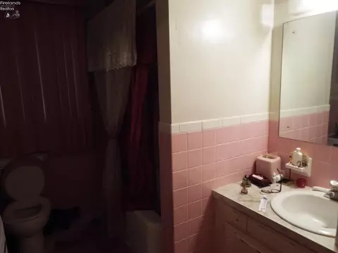 Bath - 126 Rustic Ln, Mansfield, OH 44903 photo 1 of 3