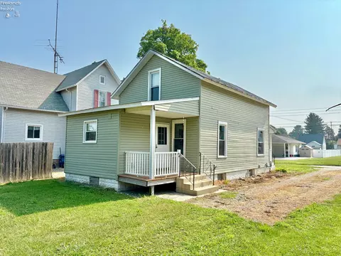 Exterior - 133 Walnut St, Bellevue, OH 44811 photo 5 of 5