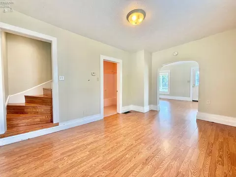 Living - 133 Walnut St, Bellevue, OH 44811 photo 5 of 7