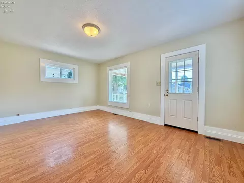 Living - 133 Walnut St, Bellevue, OH 44811 photo 2 of 7