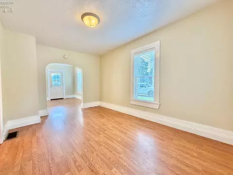 Living - 133 Walnut St, Bellevue, OH 44811 photo 6 of 7