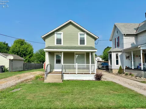 Exterior - 133 Walnut St, Bellevue, OH 44811 photo 2 of 5