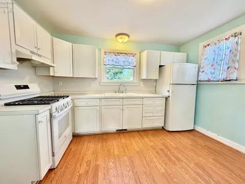 Kitchen - 133 Walnut St, Bellevue, OH 44811 photo 1 of 2