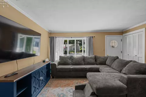 Living - 311 Buckeye Rd, Huron, OH 44839 photo 2 of 3