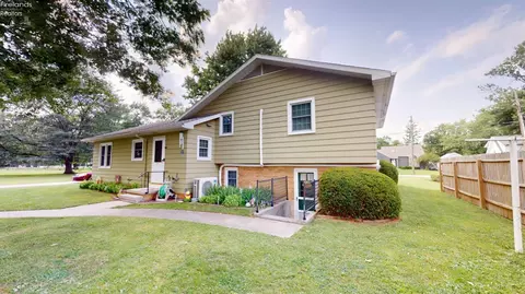 Exterior - 20938 W Johnson St, Williston, OH 43468 photo 5 of 9