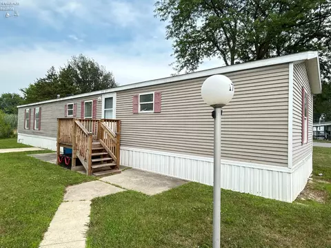 1730 Port Clinton Rd #17, Fremont, OH 43420