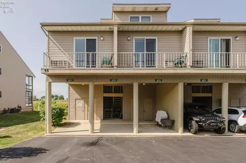 8895 W Canada Goose Ct, Oak Harbor, OH 43449