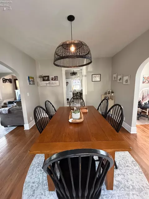 Dining - 816 Clark St, Willard, OH 44890 photo 2 of 3