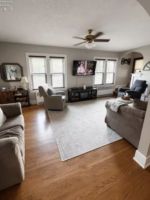 Living - 816 Clark St, Willard, OH 44890 photo 1 of 1