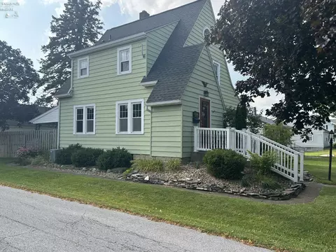 Exterior - 816 Clark St, Willard, OH 44890 photo 1 of 5