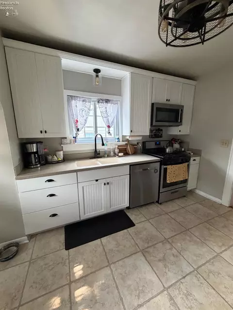 Kitchen - 816 Clark St, Willard, OH 44890 photo 2 of 3