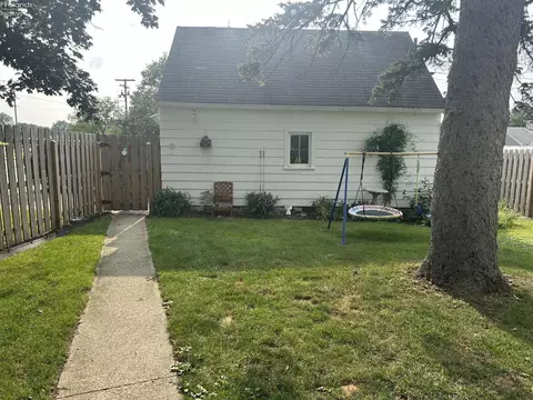 Exterior - 816 Clark St, Willard, OH 44890 photo 4 of 5