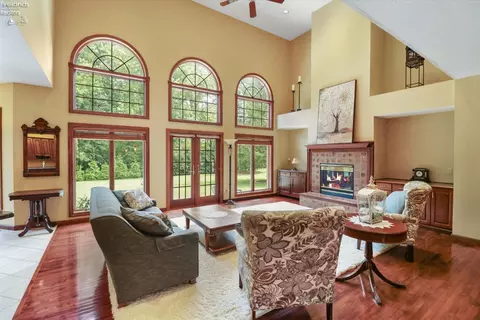 Living - 2807 Woodside Dr, Huron, OH 44839 photo 2 of 4
