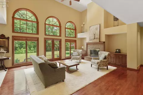 Living - 2807 Woodside Dr, Huron, OH 44839 photo 1 of 4