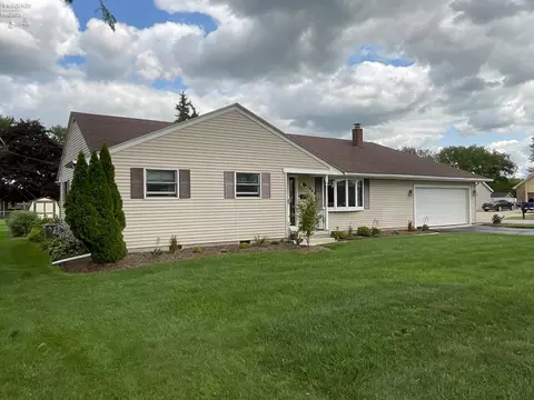 625 S Brentwood Dr, Gibsonburg, OH 43431