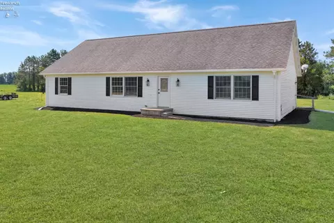 10422 W Bier Rd, Oak Harbor, OH 43449