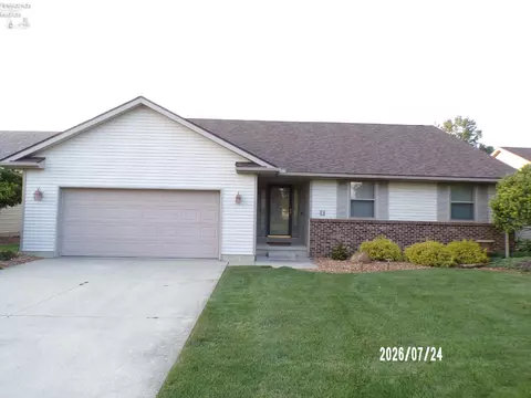 16 Sun Valley Dr, Fremont, OH 43420