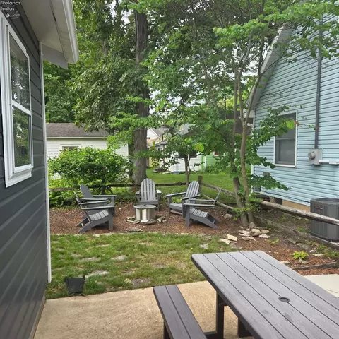 Exterior - 621 E 5th St, Lakeside, OH 43440 photo 6 of 9