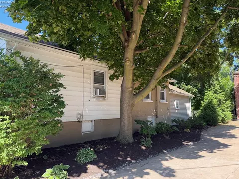 Exterior - 123 E Monroe St, Sandusky, OH 44870 photo 1 of 3