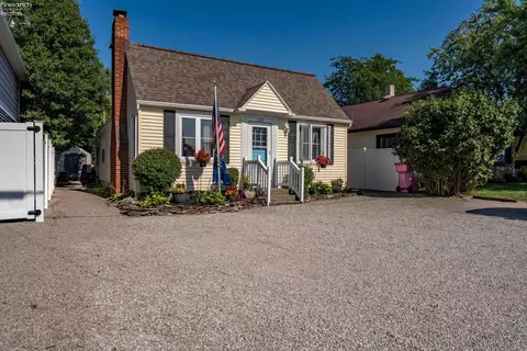 229 N Sackett Rd, Marblehead, OH 43440
