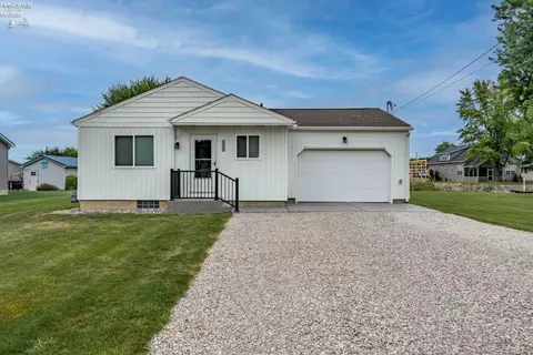 3125 W Canal Rd, Port Clinton, OH 43452