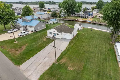3125 W Canal Rd, Port Clinton, OH 43452