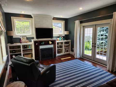 Living - 317 Williams St, Huron, OH 44839 photo 2 of 4