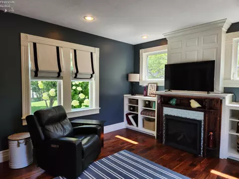 Living - 317 Williams St, Huron, OH 44839 photo 4 of 4