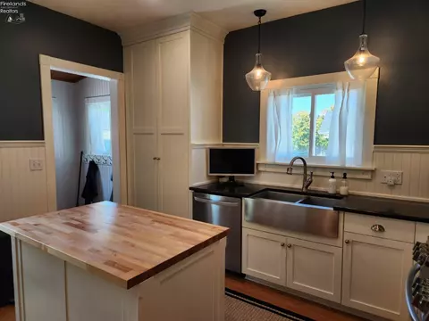 Kitchen - 317 Williams St, Huron, OH 44839 photo 11 of 13