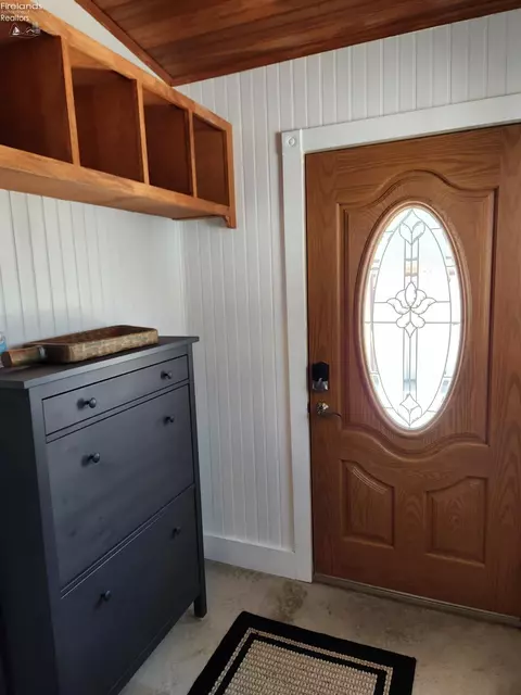 Entry Way - 317 Williams St, Huron, OH 44839 photo 2 of 5