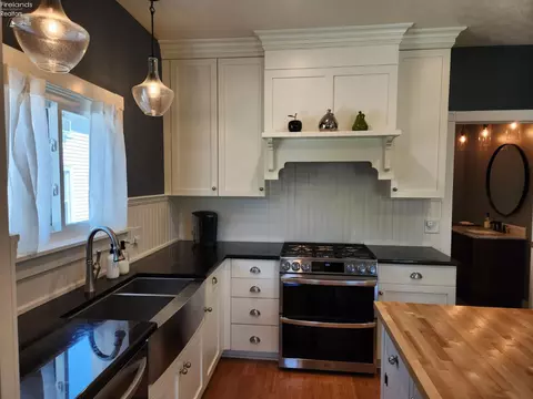 Kitchen - 317 Williams St, Huron, OH 44839 photo 7 of 13