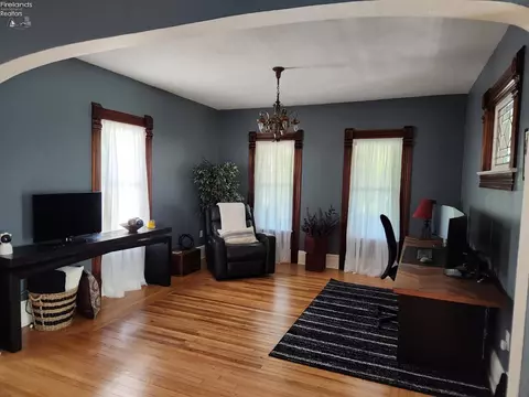 Living - 317 Williams St, Huron, OH 44839 photo 1 of 4