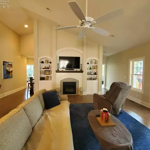 Living - 1129 Sheltered Brook Dr, Huron, OH 44839 photo 2 of 3