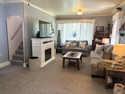 Living - 307 W Laurel St, Willard, OH 44890 photo 1 of 4