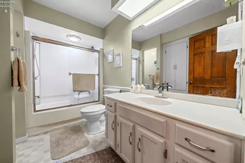 Bath - 10510 Mudbrook, Huron, OH 44839 photo 1 of 3
