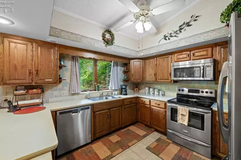 Kitchen - 10510 Mudbrook, Huron, OH 44839 photo 2 of 5
